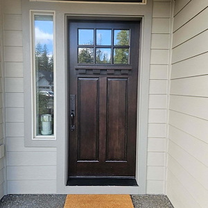 Refinishing-entry-door-in-Ridgefield-WA 1